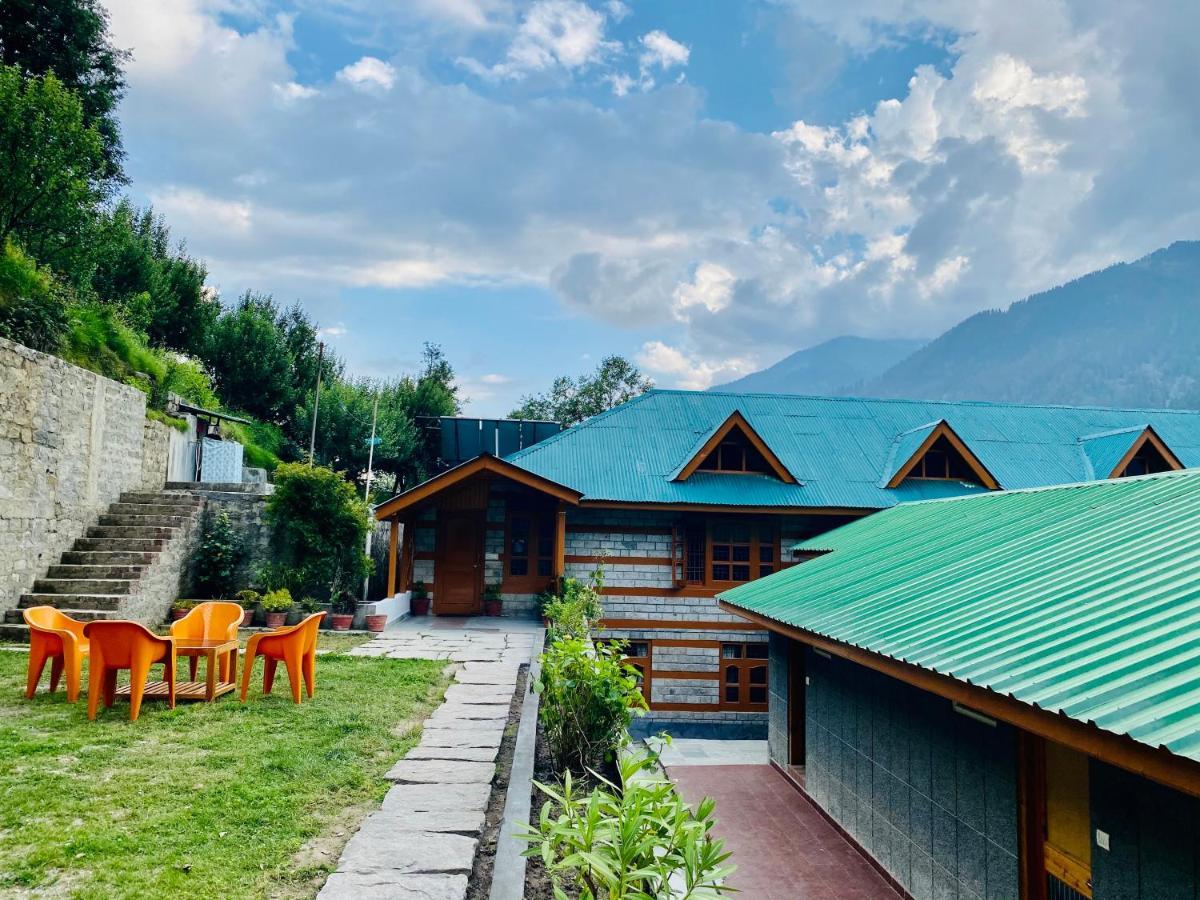 Hotel Hollywood - Manali (Himachal Pradesh) — Photos 1